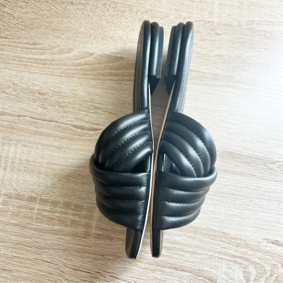 Tory Burch Kira Quilted Perfect Black Criss Cross Sandals Leather Flat Size 8 - Picture 3 of 8